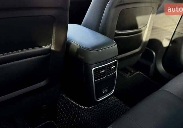 Черный Додж Чарджер, объемом двигателя 3.6 л и пробегом 208 тыс. км за 18300 $, фото 24 на Automoto.ua