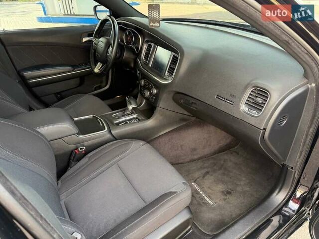 Черный Додж Чарджер, объемом двигателя 3.6 л и пробегом 140 тыс. км за 21500 $, фото 16 на Automoto.ua