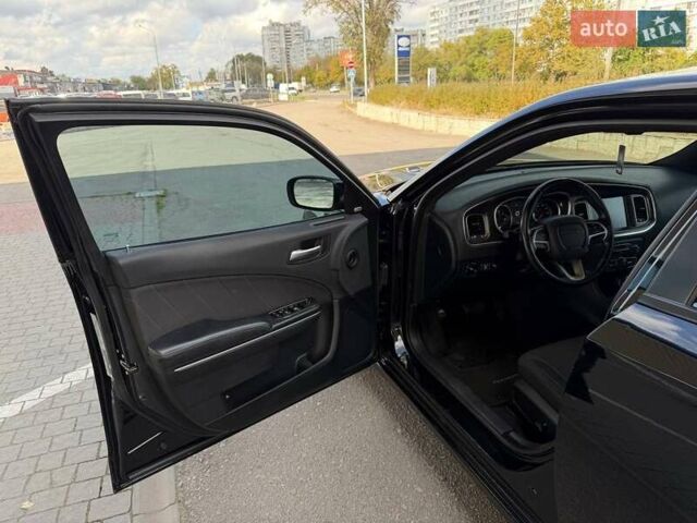 Черный Додж Чарджер, объемом двигателя 3.6 л и пробегом 140 тыс. км за 21500 $, фото 13 на Automoto.ua