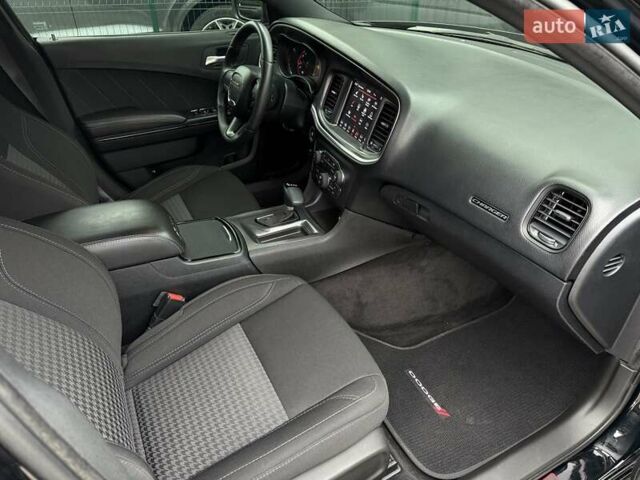 Додж Чарджер 2017 в Киеве на Automoto.ua Черный Додж Чарджер, объемом двигателя 3.6 л и пробегом 60 тыс. км за 17800 $, фото 32 на Automoto.ua