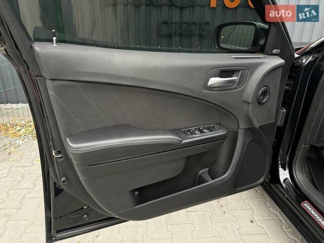 Додж Чарджер 2017 в Киеве на Automoto.ua Черный Додж Чарджер, объемом двигателя 3.6 л и пробегом 60 тыс. км за 17800 $, фото 26 на Automoto.ua