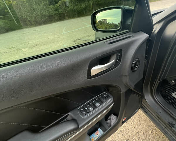 Чорний Додж Charger, об'ємом двигуна 3.6 л та пробігом 130 тис. км за 19500 $, фото 6 на Automoto.ua
