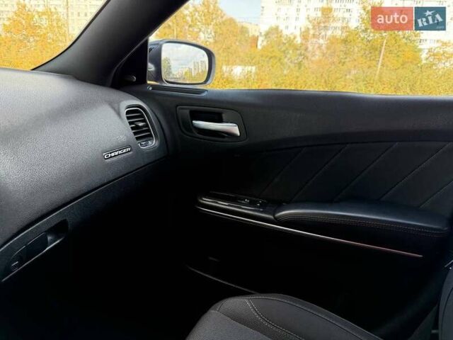 Черный Додж Чарджер, объемом двигателя 3.6 л и пробегом 140 тыс. км за 21500 $, фото 14 на Automoto.ua