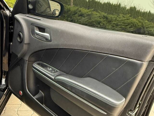 Черный Додж Чарджер, объемом двигателя 3.6 л и пробегом 128 тыс. км за 19000 $, фото 13 на Automoto.ua