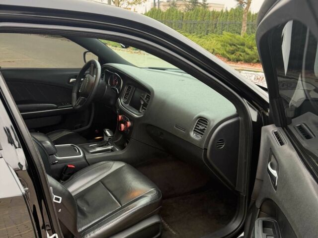 Черный Додж Чарджер, объемом двигателя 3.6 л и пробегом 128 тыс. км за 19000 $, фото 16 на Automoto.ua