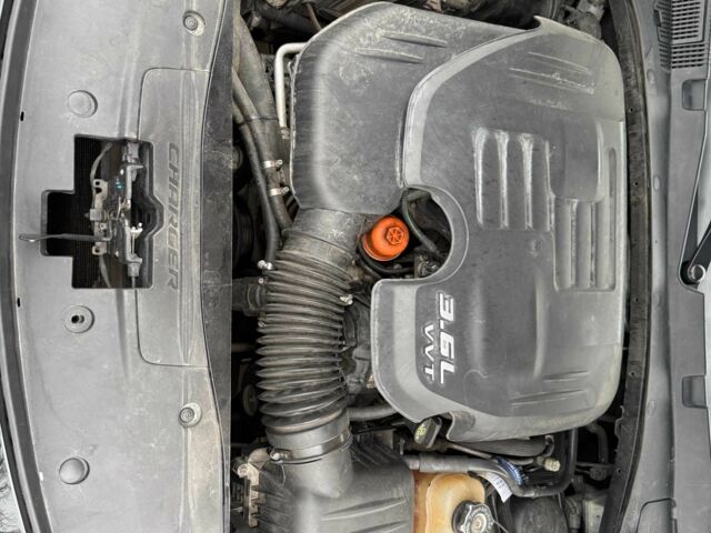 Черный Додж Чарджер, объемом двигателя 3.6 л и пробегом 128 тыс. км за 19000 $, фото 17 на Automoto.ua