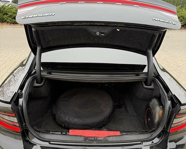 Черный Додж Чарджер, объемом двигателя 3.6 л и пробегом 128 тыс. км за 19000 $, фото 9 на Automoto.ua