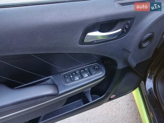 Черный Додж Чарджер, объемом двигателя 6.41 л и пробегом 80 тыс. км за 33000 $, фото 7 на Automoto.ua