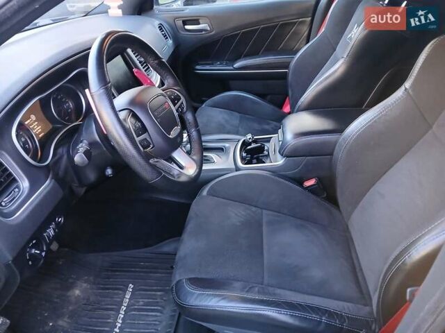 Черный Додж Чарджер, объемом двигателя 6.41 л и пробегом 80 тыс. км за 33000 $, фото 5 на Automoto.ua