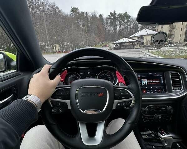 Черный Додж Чарджер, объемом двигателя 6.41 л и пробегом 80 тыс. км за 33000 $, фото 13 на Automoto.ua