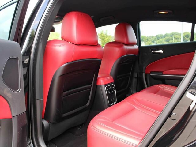 Чорний Додж Charger, об'ємом двигуна 3.6 л та пробігом 66 тис. км за 12900 $, фото 13 на Automoto.ua