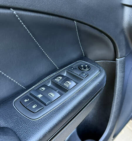 Черный Додж Чарджер, объемом двигателя 5.7 л и пробегом 60 тыс. км за 29999 $, фото 15 на Automoto.ua