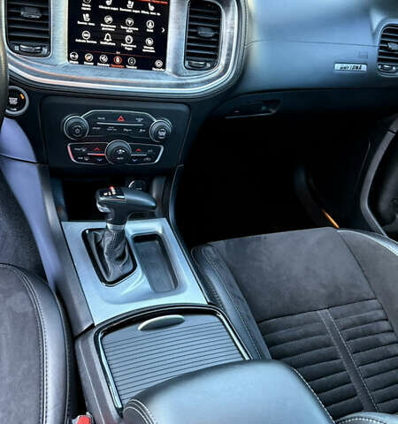 Черный Додж Чарджер, объемом двигателя 5.7 л и пробегом 60 тыс. км за 29999 $, фото 5 на Automoto.ua