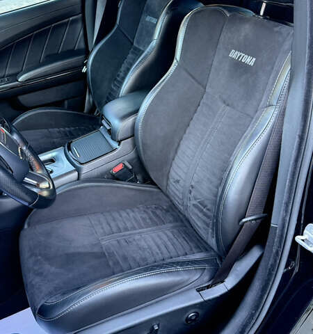 Черный Додж Чарджер, объемом двигателя 5.7 л и пробегом 60 тыс. км за 29999 $, фото 6 на Automoto.ua