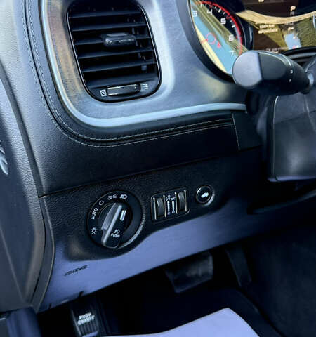 Черный Додж Чарджер, объемом двигателя 5.7 л и пробегом 60 тыс. км за 29999 $, фото 8 на Automoto.ua