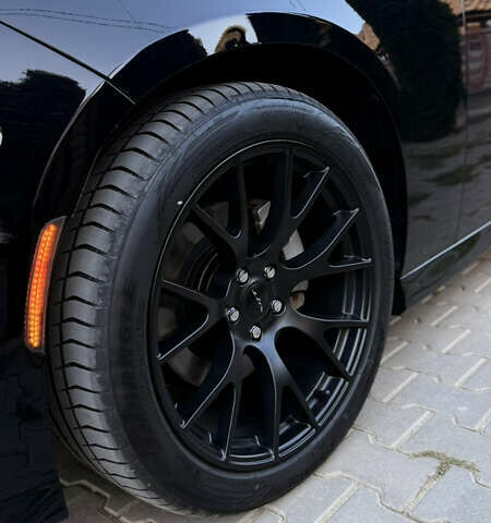 Черный Додж Чарджер, объемом двигателя 5.7 л и пробегом 60 тыс. км за 29999 $, фото 23 на Automoto.ua