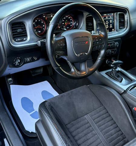 Черный Додж Чарджер, объемом двигателя 5.7 л и пробегом 60 тыс. км за 29999 $, фото 11 на Automoto.ua