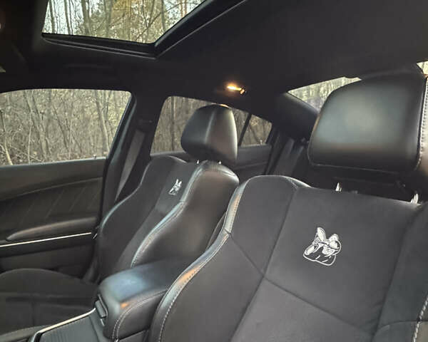 Червоний Додж Charger, об'ємом двигуна 6.4 л та пробігом 98 тис. км за 33000 $, фото 17 на Automoto.ua