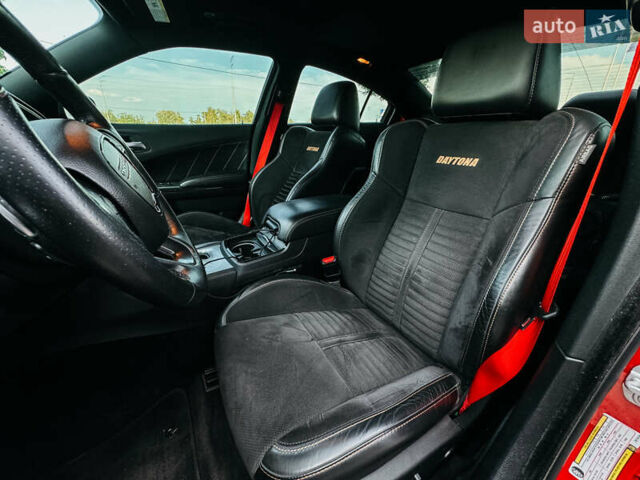 Красный Додж Чарджер, объемом двигателя 6.4 л и пробегом 76 тыс. км за 34900 $, фото 15 на Automoto.ua