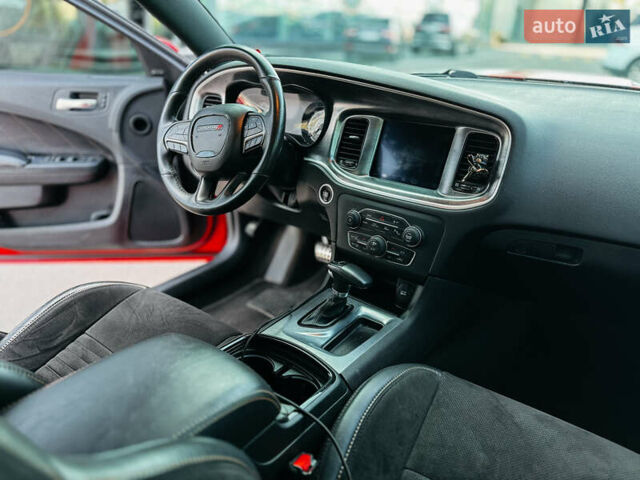 Красный Додж Чарджер, объемом двигателя 6.4 л и пробегом 76 тыс. км за 34900 $, фото 16 на Automoto.ua