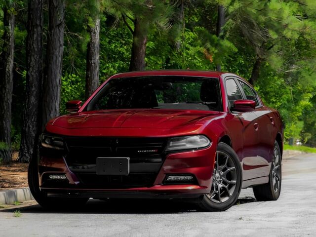 Додж Чарджер 2018 в Ровно на Automoto.ua Красный Додж Чарджер, объемом двигателя 3.6 л и пробегом 40 тыс. км за 23500 $, фото 2 на Automoto.ua