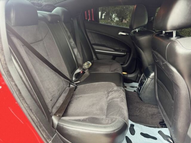 Красный Додж Чарджер, объемом двигателя 3.6 л и пробегом 144 тыс. км за 18500 $, фото 18 на Automoto.ua