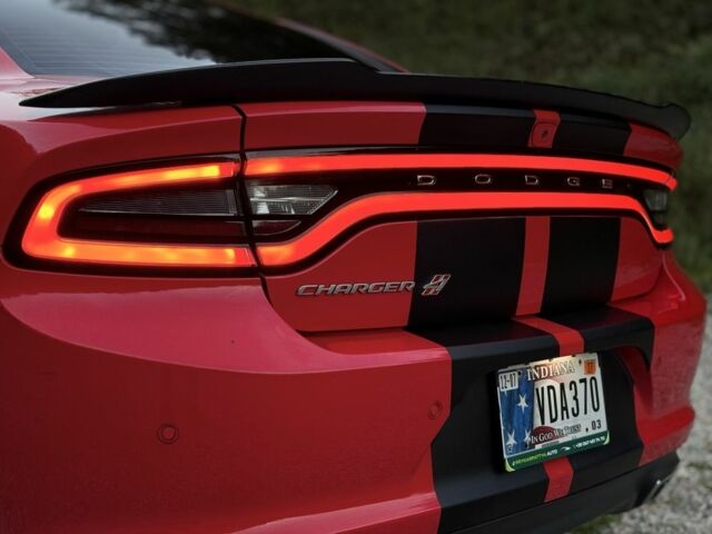 Красный Додж Чарджер, объемом двигателя 3.6 л и пробегом 144 тыс. км за 18500 $, фото 7 на Automoto.ua