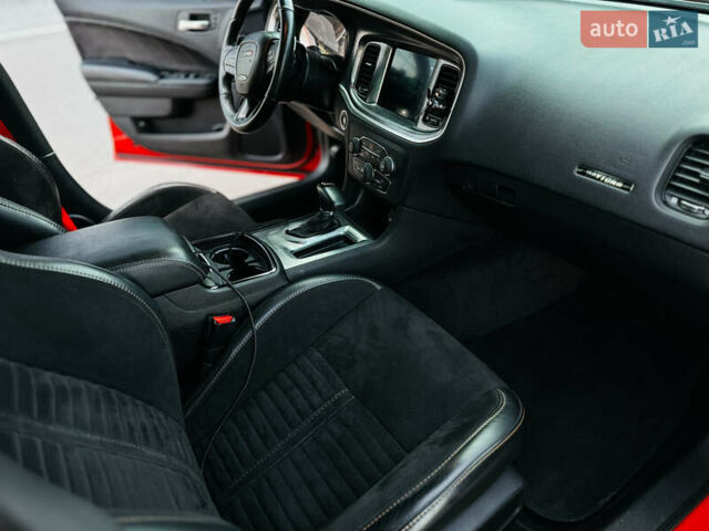 Красный Додж Чарджер, объемом двигателя 6.4 л и пробегом 76 тыс. км за 34900 $, фото 17 на Automoto.ua