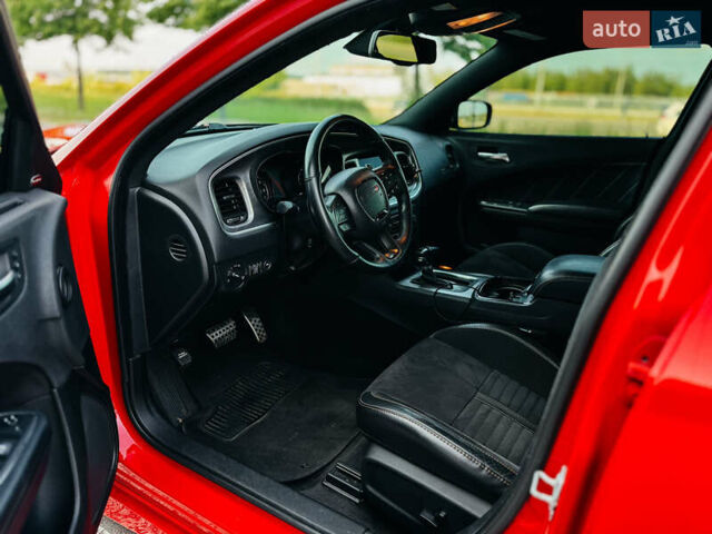 Красный Додж Чарджер, объемом двигателя 6.4 л и пробегом 76 тыс. км за 34900 $, фото 18 на Automoto.ua