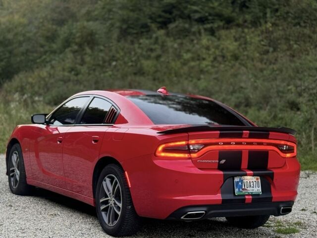 Красный Додж Чарджер, объемом двигателя 3.6 л и пробегом 144 тыс. км за 18500 $, фото 5 на Automoto.ua