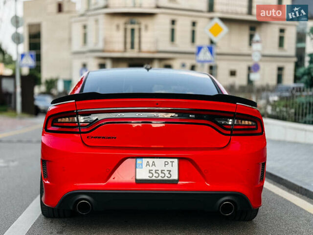 Красный Додж Чарджер, объемом двигателя 6.4 л и пробегом 76 тыс. км за 34900 $, фото 9 на Automoto.ua