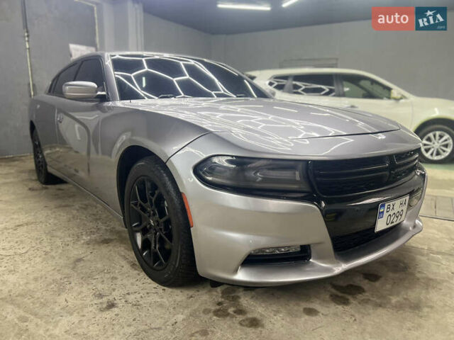 Серый Додж Чарджер, объемом двигателя 3.6 л и пробегом 198 тыс. км за 13800 $, фото 2 на Automoto.ua