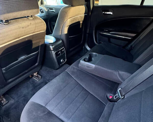 Серый Додж Чарджер, объемом двигателя 3.6 л и пробегом 156 тыс. км за 10000 $, фото 22 на Automoto.ua