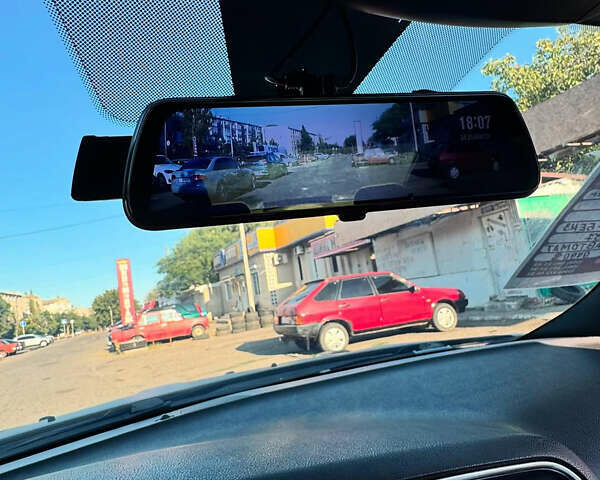 Серый Додж Чарджер, объемом двигателя 3.6 л и пробегом 156 тыс. км за 10000 $, фото 10 на Automoto.ua