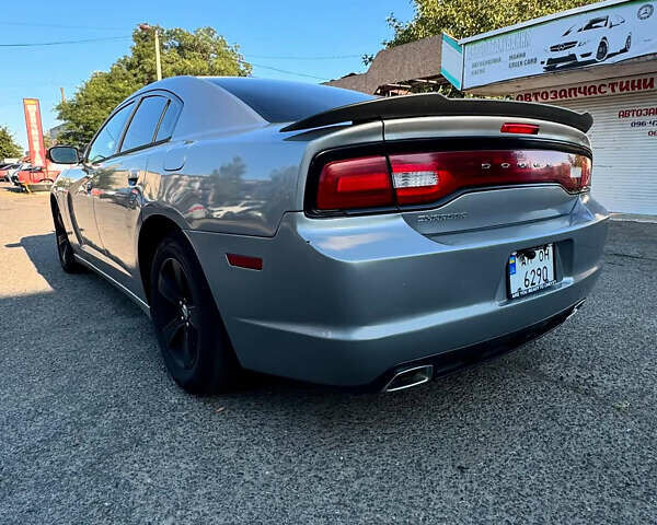 Серый Додж Чарджер, объемом двигателя 3.6 л и пробегом 156 тыс. км за 10000 $, фото 26 на Automoto.ua
