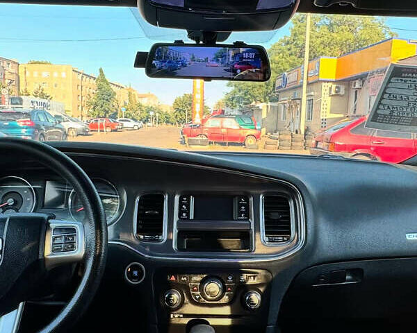 Серый Додж Чарджер, объемом двигателя 3.6 л и пробегом 156 тыс. км за 10000 $, фото 8 на Automoto.ua