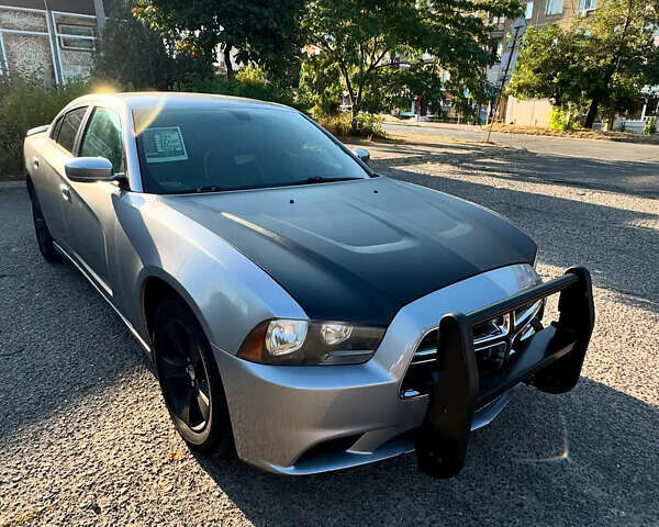 Серый Додж Чарджер, объемом двигателя 3.6 л и пробегом 156 тыс. км за 10000 $, фото 16 на Automoto.ua
