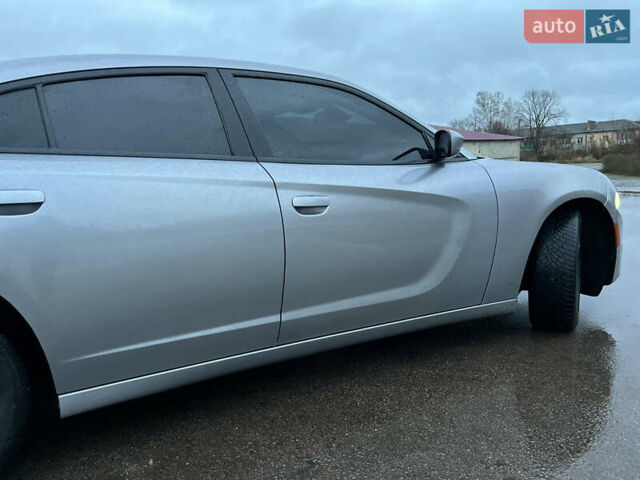 Серый Додж Чарджер, объемом двигателя 3.6 л и пробегом 198 тыс. км за 13800 $, фото 32 на Automoto.ua