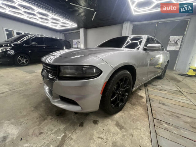Серый Додж Чарджер, объемом двигателя 3.6 л и пробегом 198 тыс. км за 13800 $, фото 3 на Automoto.ua