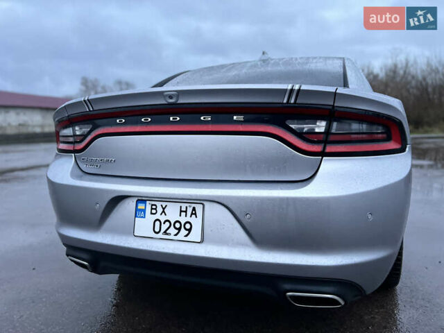 Серый Додж Чарджер, объемом двигателя 3.6 л и пробегом 198 тыс. км за 13800 $, фото 34 на Automoto.ua