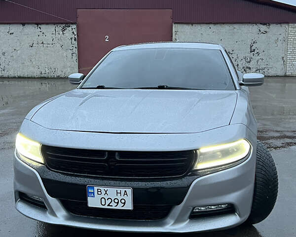 Серый Додж Чарджер, объемом двигателя 3.6 л и пробегом 198 тыс. км за 13800 $, фото 55 на Automoto.ua