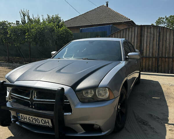 Серый Додж Чарджер, объемом двигателя 3.6 л и пробегом 156 тыс. км за 10000 $, фото 1 на Automoto.ua