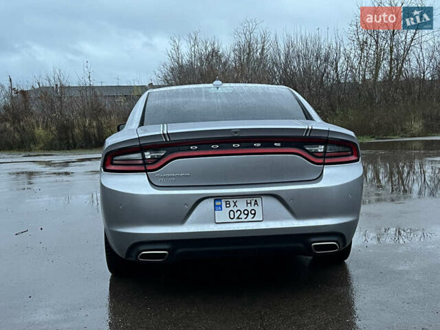 Серый Додж Чарджер, объемом двигателя 3.6 л и пробегом 198 тыс. км за 13800 $, фото 49 на Automoto.ua