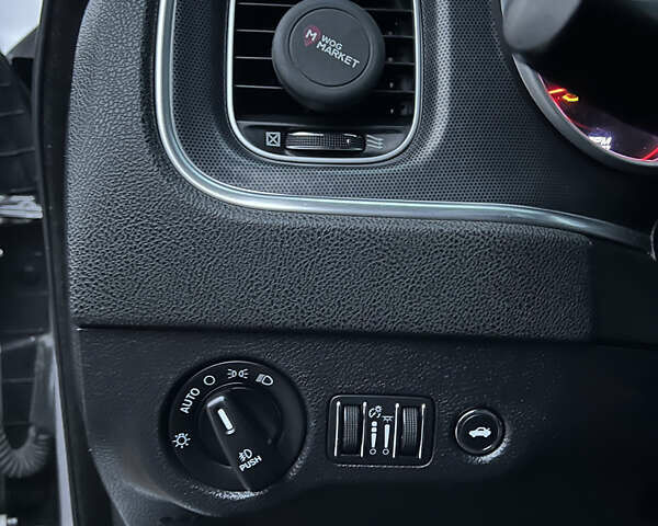 Серый Додж Чарджер, объемом двигателя 3.6 л и пробегом 198 тыс. км за 13800 $, фото 61 на Automoto.ua