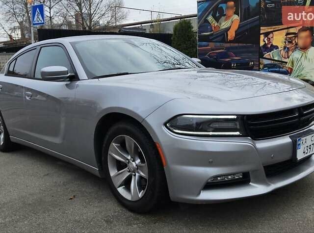 Серый Додж Чарджер, объемом двигателя 3.6 л и пробегом 192 тыс. км за 13000 $, фото 7 на Automoto.ua