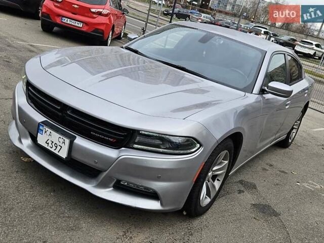 Серый Додж Чарджер, объемом двигателя 3.6 л и пробегом 192 тыс. км за 13000 $, фото 9 на Automoto.ua