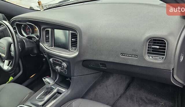 Серый Додж Чарджер, объемом двигателя 3.6 л и пробегом 192 тыс. км за 13000 $, фото 17 на Automoto.ua