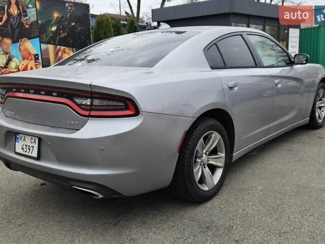 Серый Додж Чарджер, объемом двигателя 3.6 л и пробегом 192 тыс. км за 13000 $, фото 4 на Automoto.ua