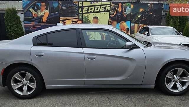 Серый Додж Чарджер, объемом двигателя 3.6 л и пробегом 192 тыс. км за 13000 $, фото 6 на Automoto.ua