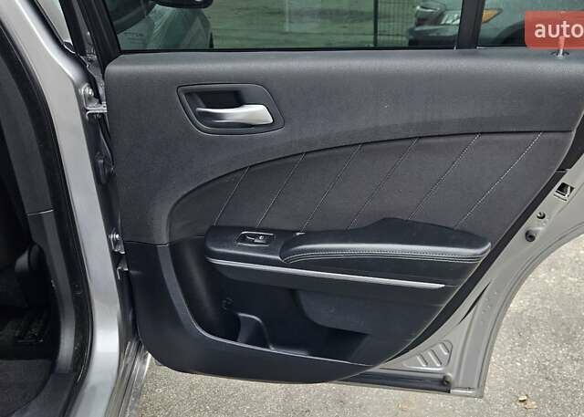 Серый Додж Чарджер, объемом двигателя 3.6 л и пробегом 192 тыс. км за 13000 $, фото 20 на Automoto.ua